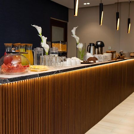Perola Hotel Мапуто Екстериор снимка
