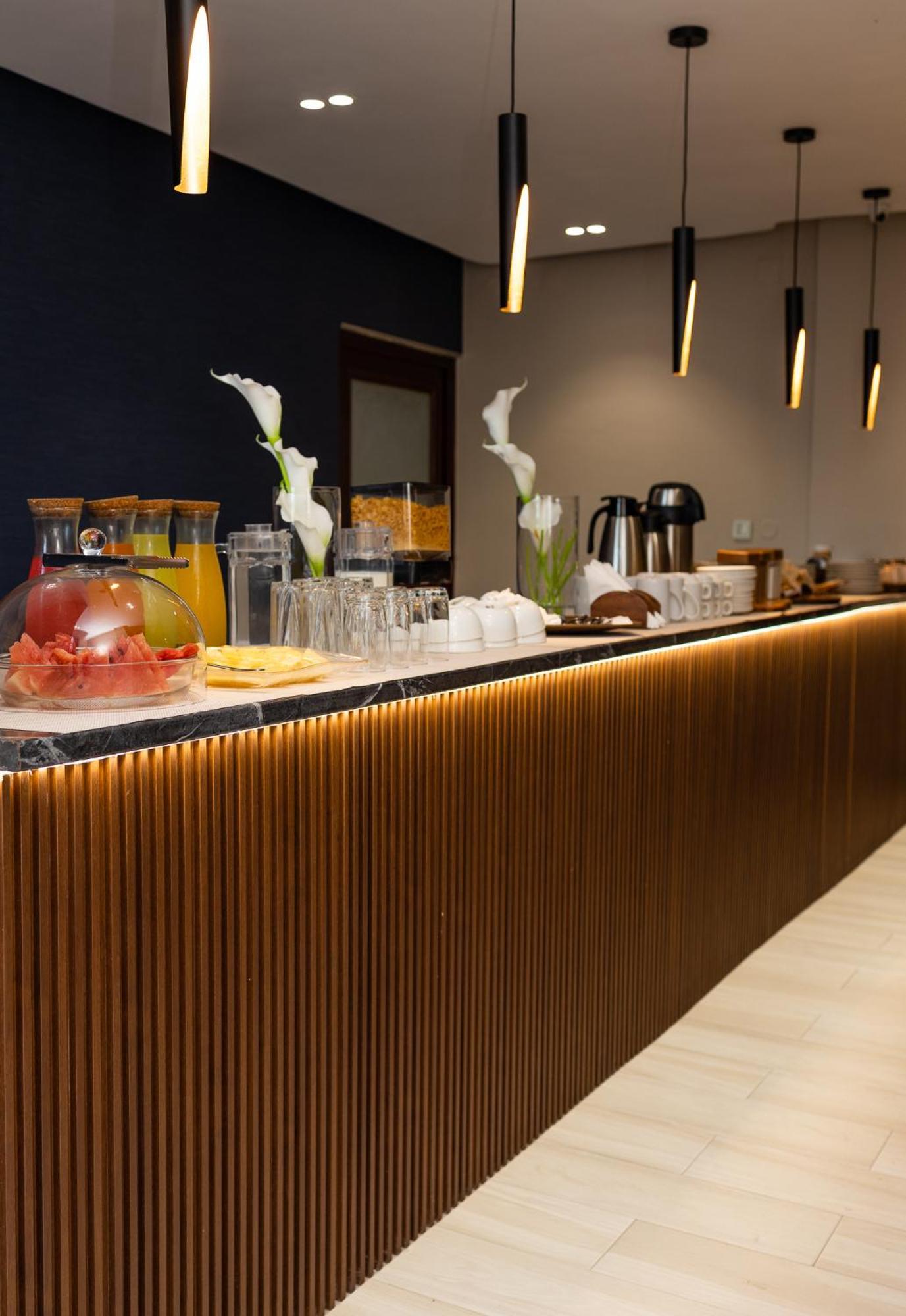 Perola Hotel Мапуто Екстериор снимка
