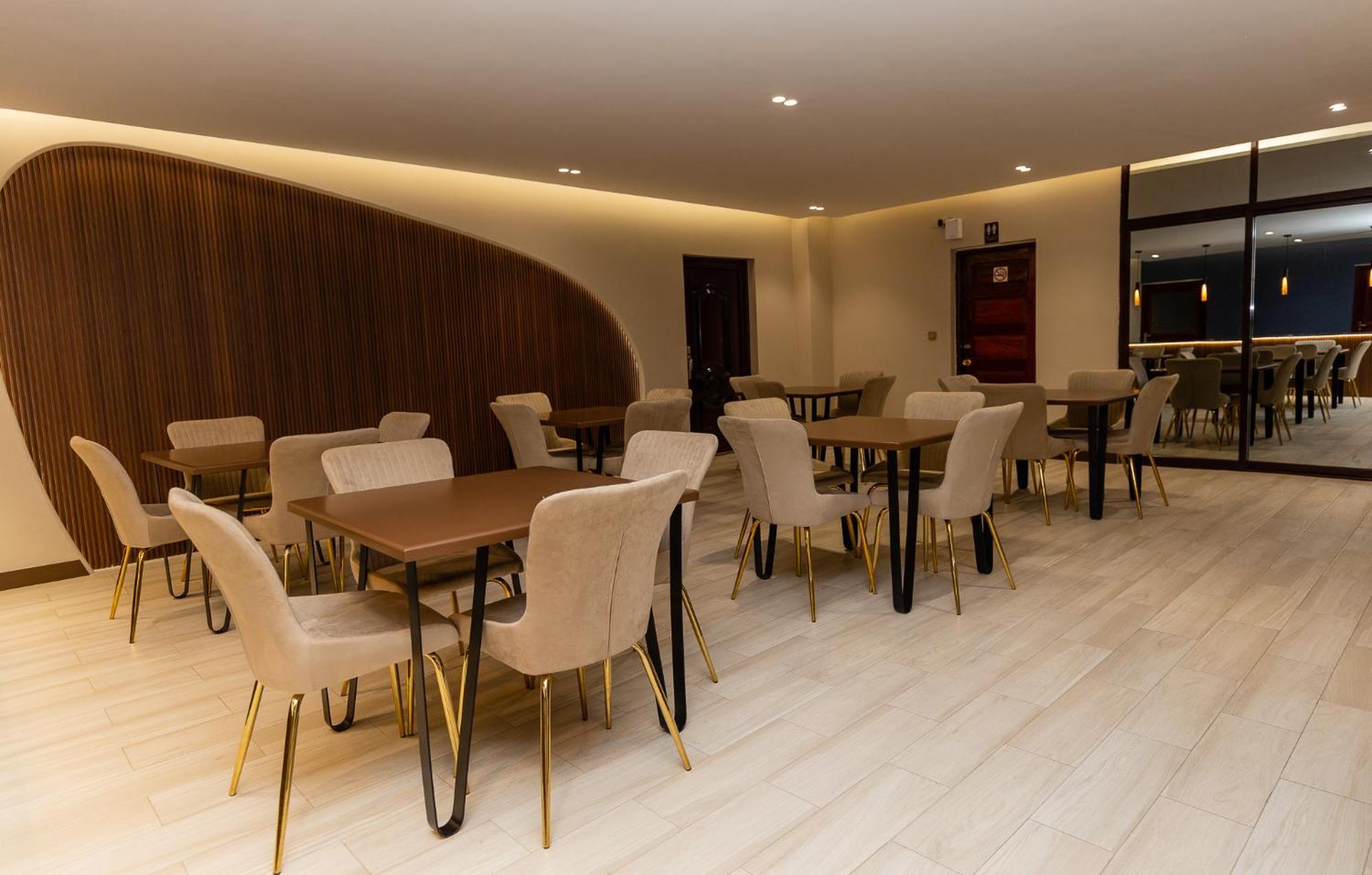 Perola Hotel Мапуто Екстериор снимка